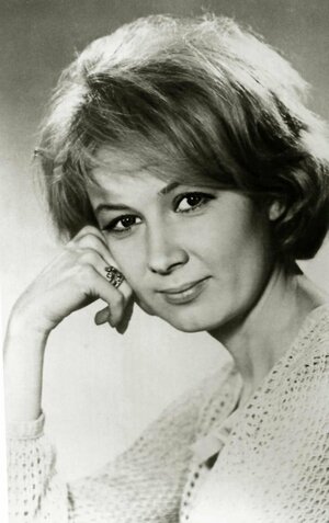 Алла Демидова